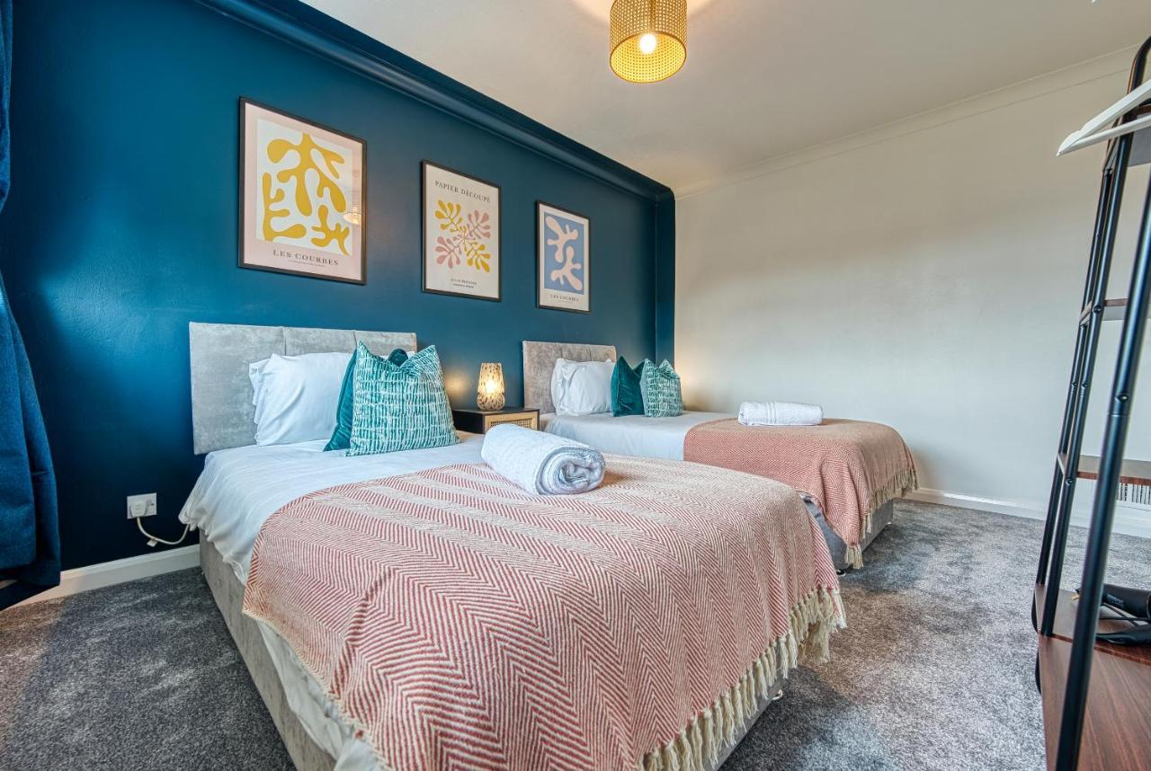 3 Bedrooms, Space, Free Parking