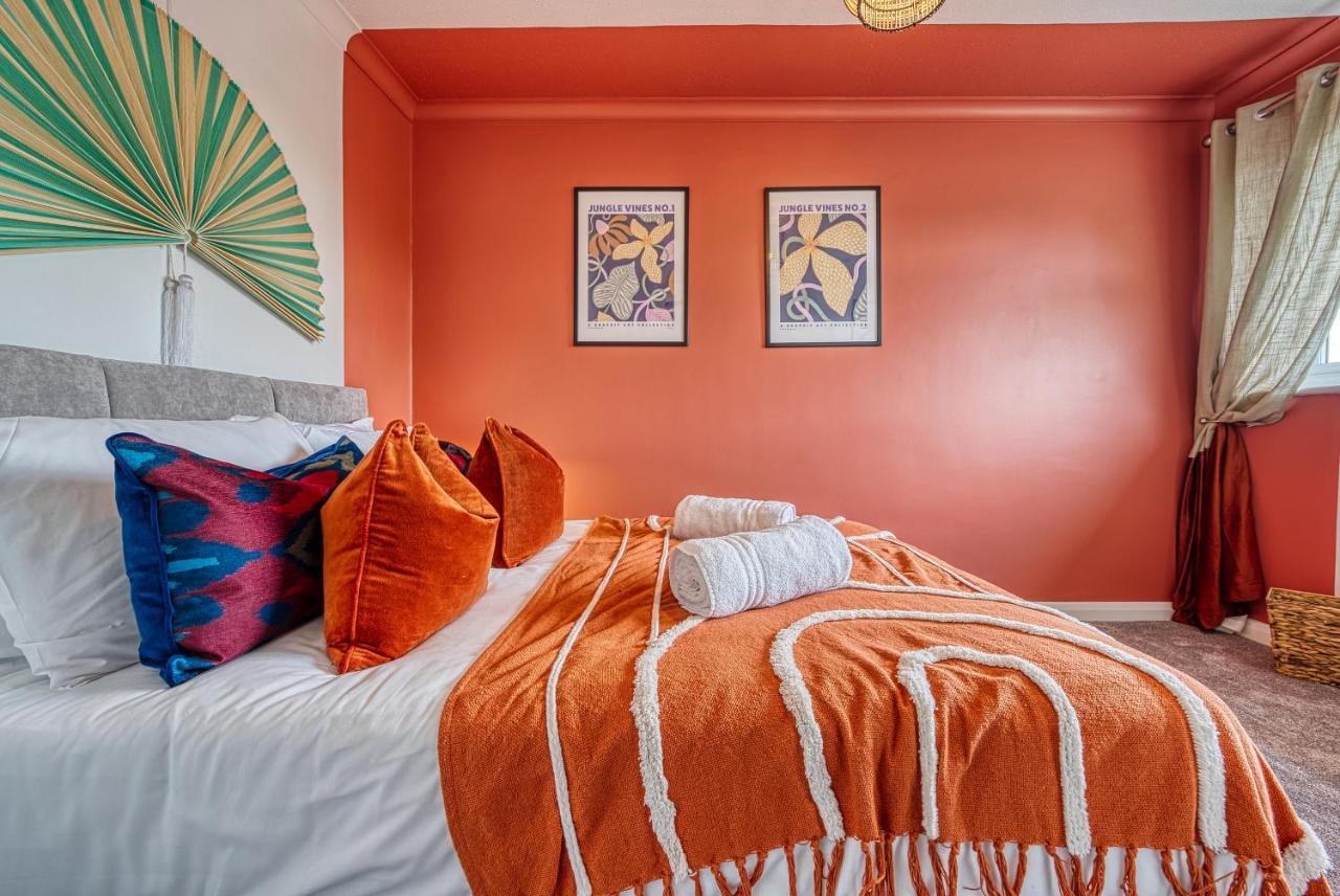 3 Bedrooms, Space, Free Parking