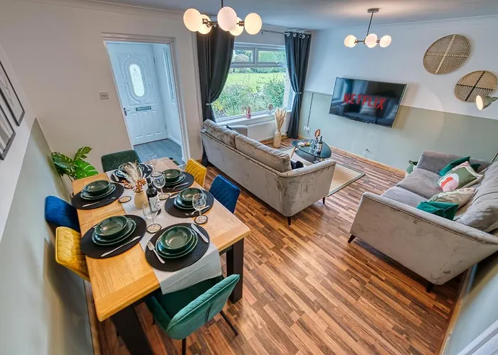 3 Bedrooms, Green Space, Free Parking