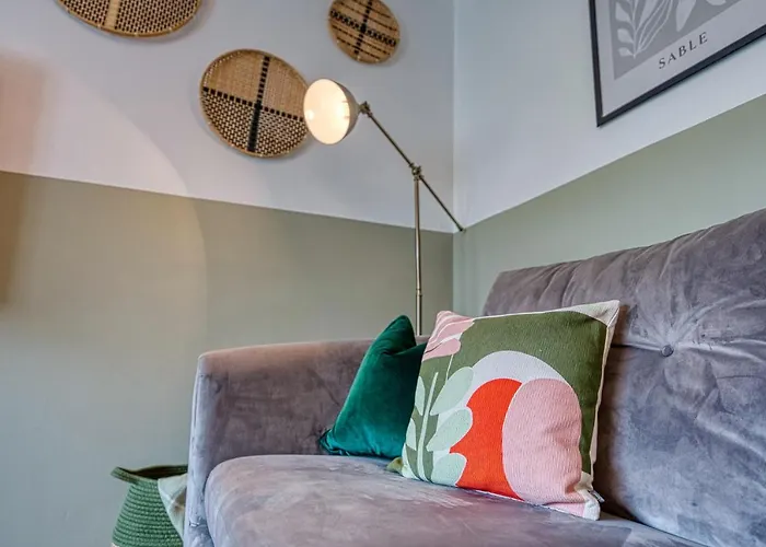 3 Bedrooms, Green Space, Free Parking