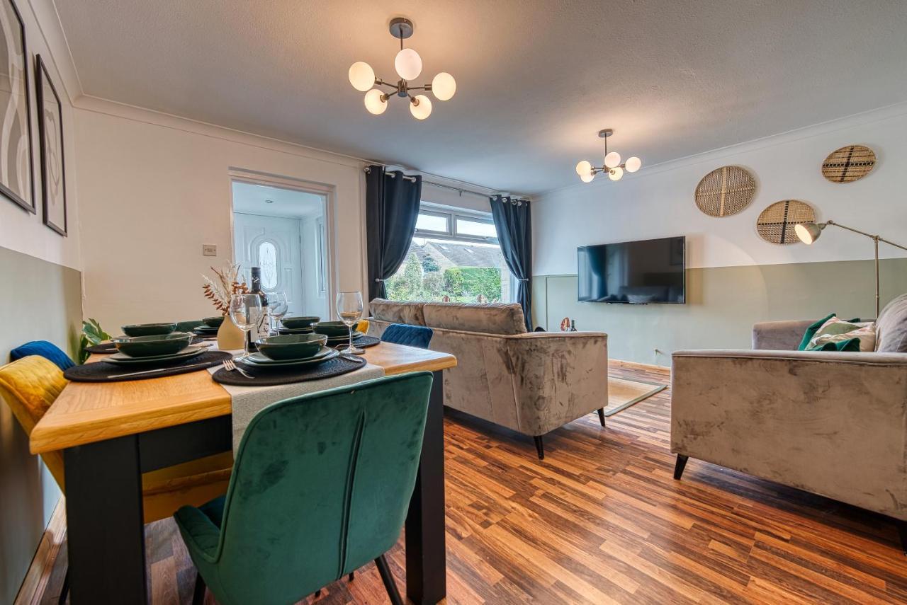 3 Bedrooms, Space, Free Parking Holiday home