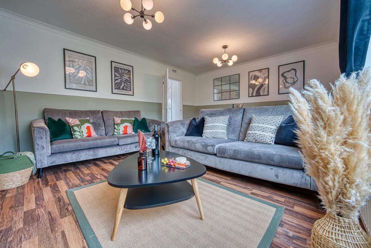 3 Bedrooms, Space, Free Parking Cirencester