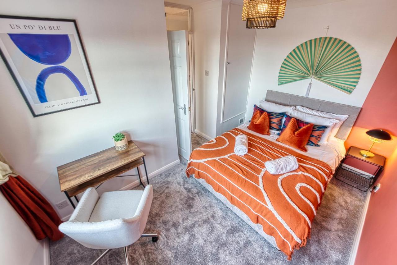 3 Bedrooms, Space, Free Parking Holiday home