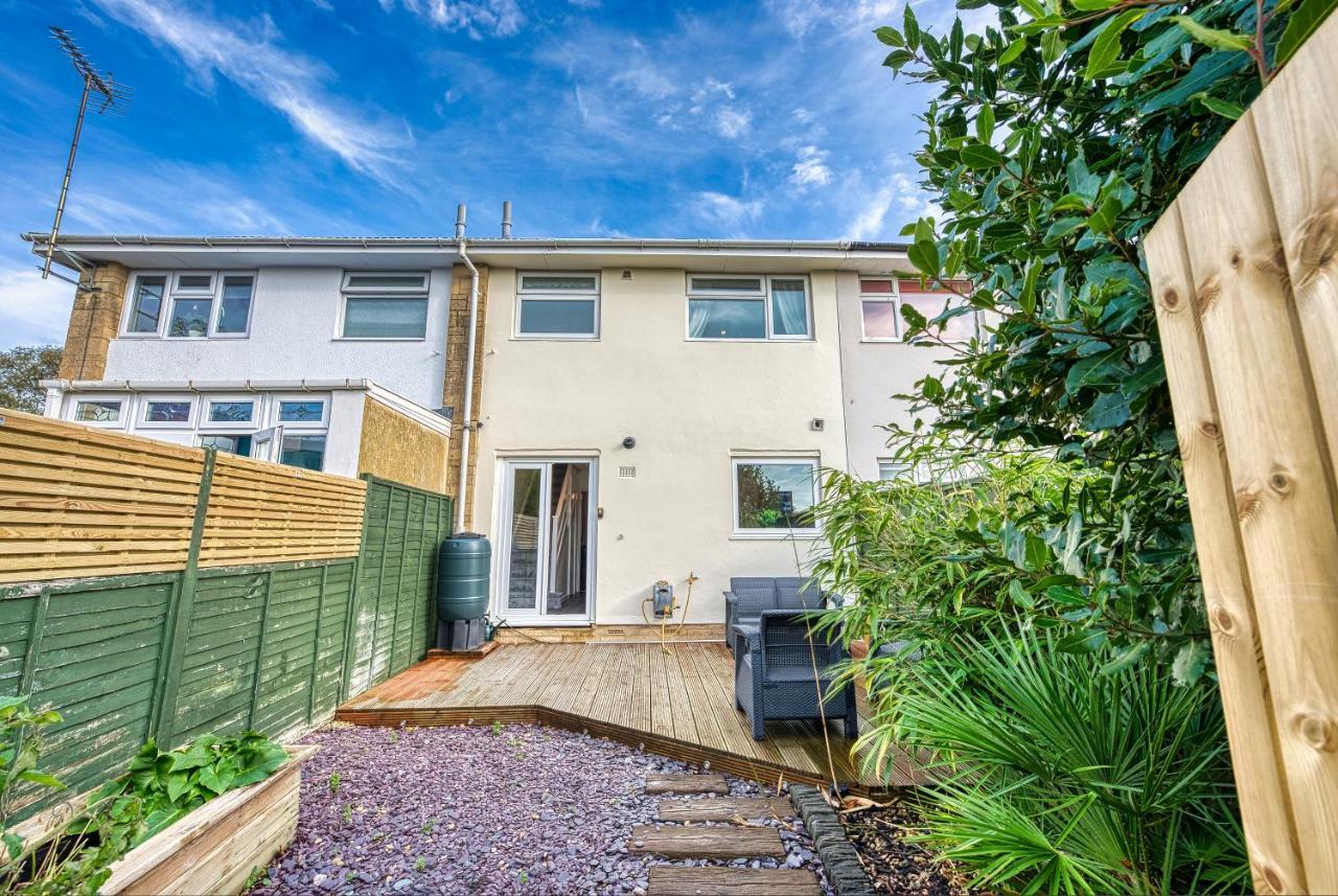 Holiday home 3 Bedrooms, Space, Free Parking *