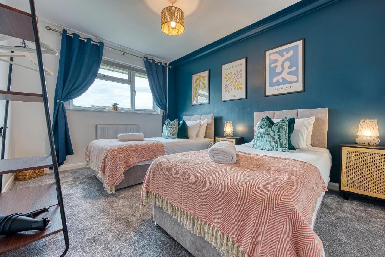 3 Bedrooms, Space, Free Parking Holiday home *